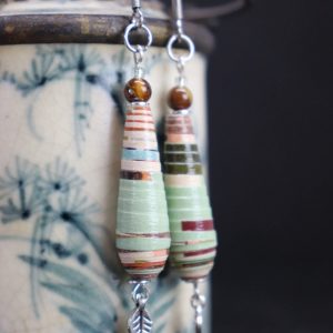 boucles d'oreilles en papier et perle fine oeil de tigre