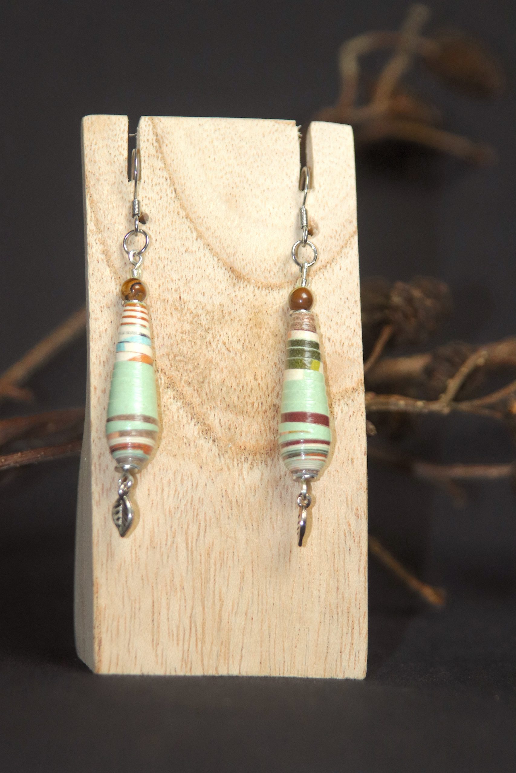boucles d'oreilles en papier vert et marron