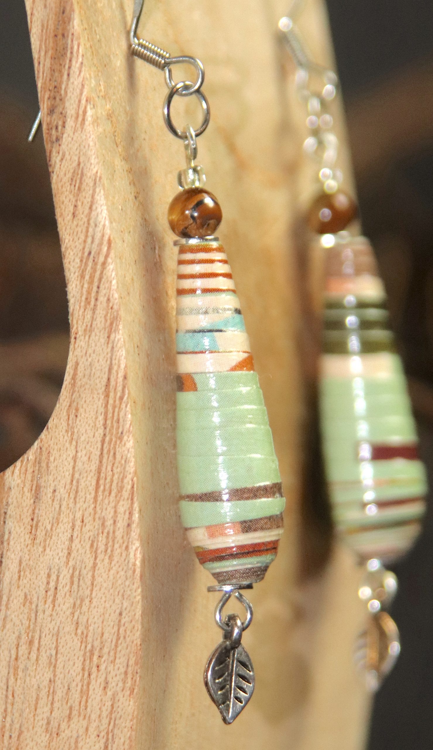 boucles d'oreilles en papier vert et marron