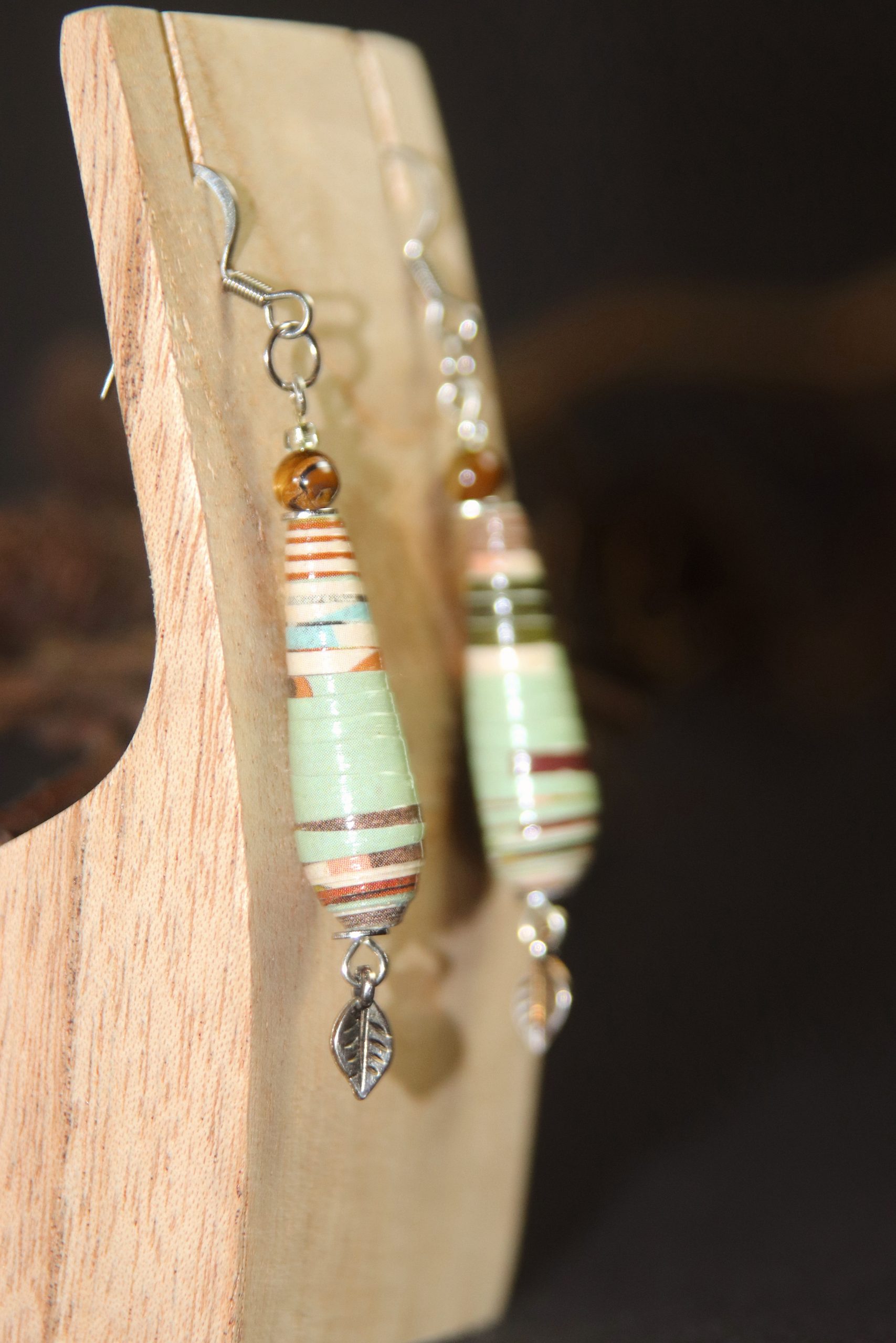 boucles d'oreilles en papier vert et marron