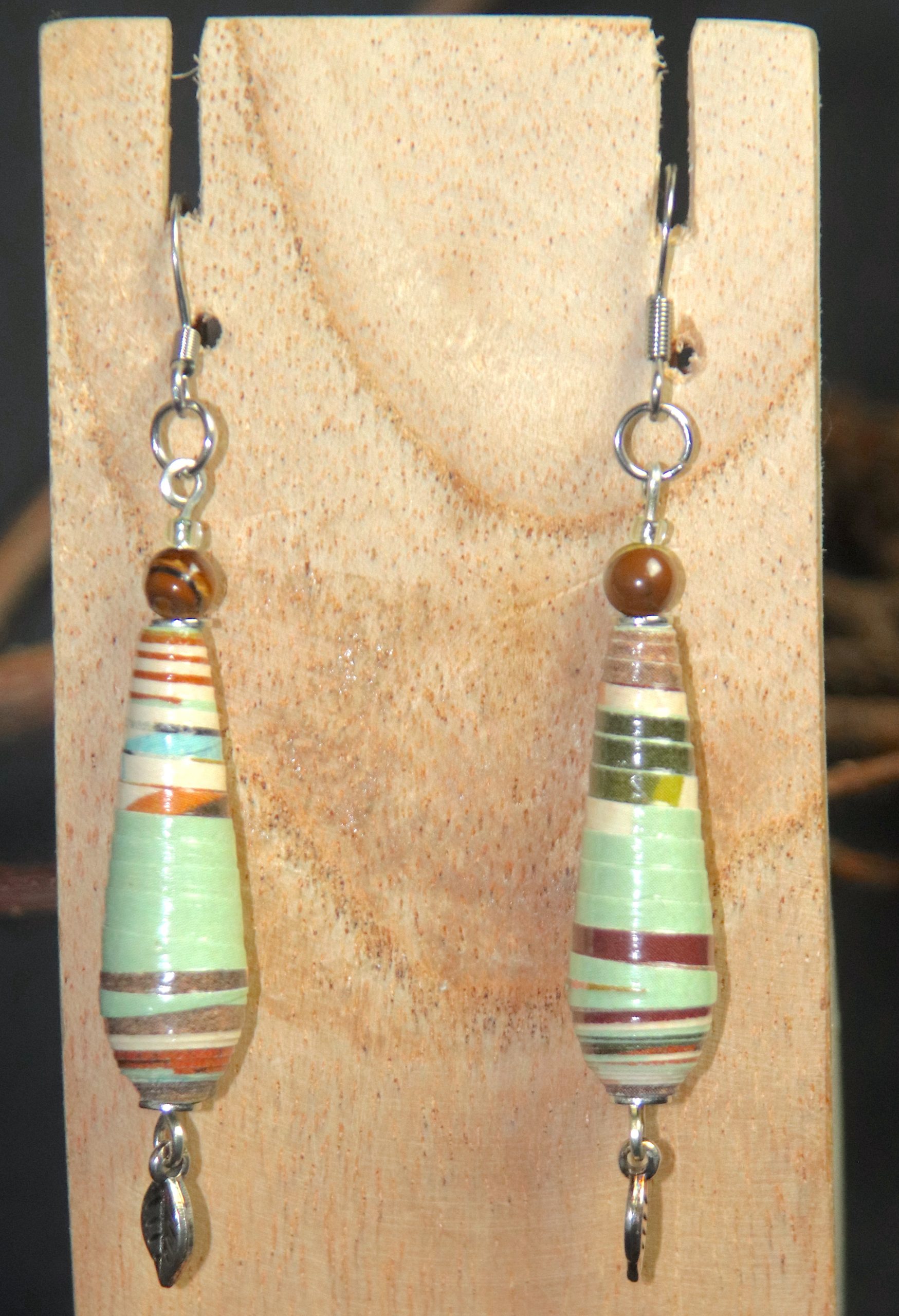 boucles d'oreilles en papier vert et marron