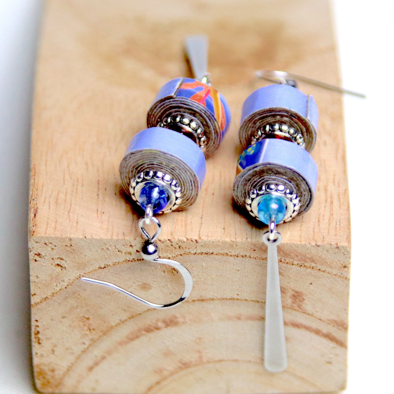 boucles d'oreilles en papier bleues création unique