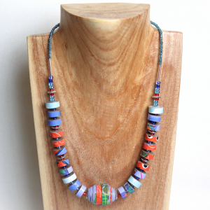 collier 100% en papier des perles au pendentif