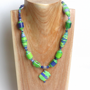 Collier papier vert bleu avec sodalite et pendentif en papier