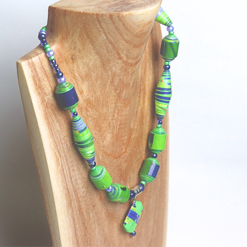 Collier papier vert bleu avec sodalite et pendentif en papier