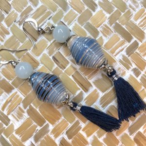 boucles d'oreilles avec perle en papier bleutée et perle d'aigues-marines marine
